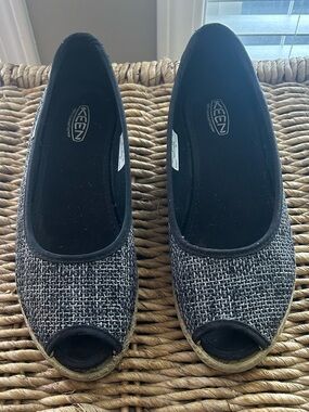 Keen Women's Cortona Peep-Toe Wedge Shoe Navy Size 8